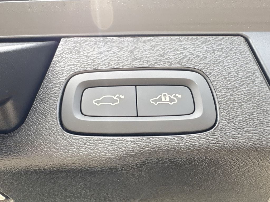 2026 Volvo XC60 Plug-In Hybrid T8 Plus