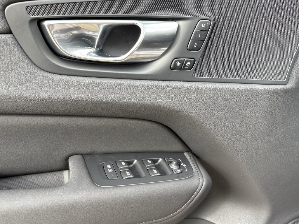 2026 Volvo XC60 Plug-In Hybrid T8 Plus