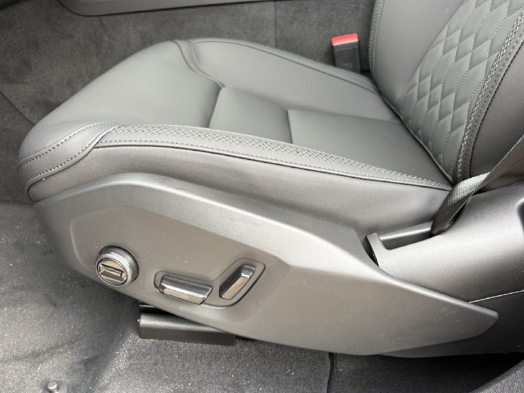 2026 Volvo XC60 Plug-In Hybrid T8 Plus