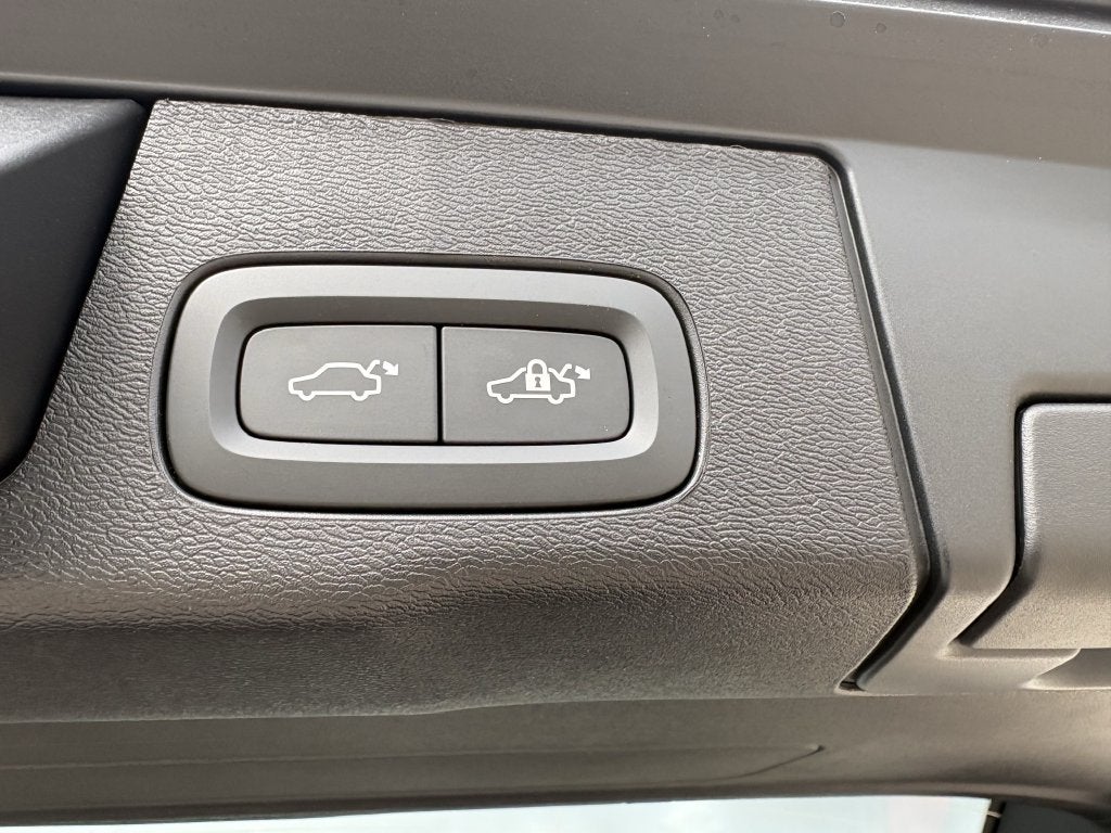 2026 Volvo XC60 Plug-In Hybrid T8 Plus