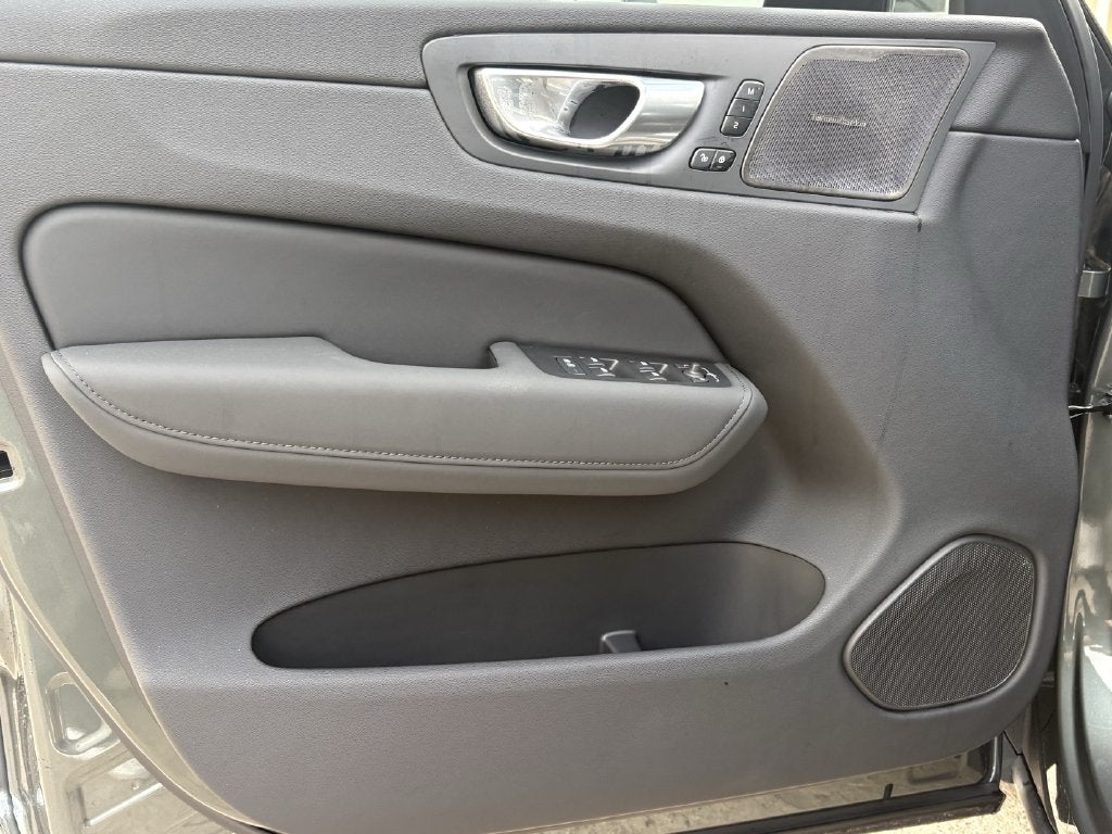 2026 Volvo XC60 Plug-In Hybrid T8 Plus