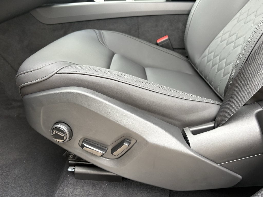 2026 Volvo XC60 Plug-In Hybrid T8 Plus