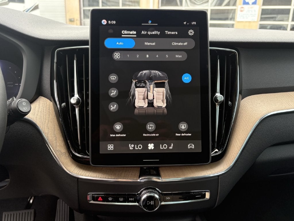 2026 Volvo XC60 Plug-In Hybrid T8 Plus