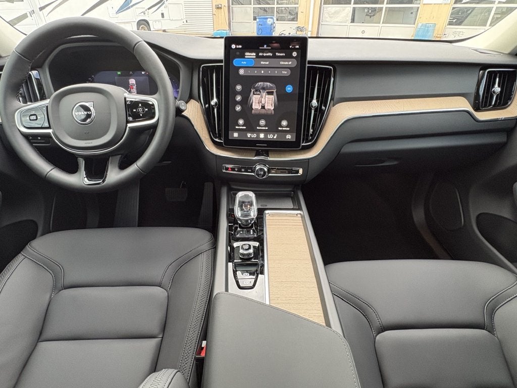 2026 Volvo XC60 Plug-In Hybrid T8 Plus