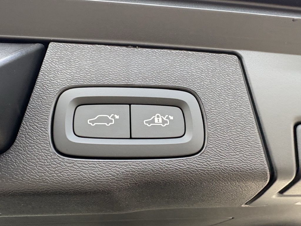 2026 Volvo XC60 Plug-In Hybrid T8 Plus