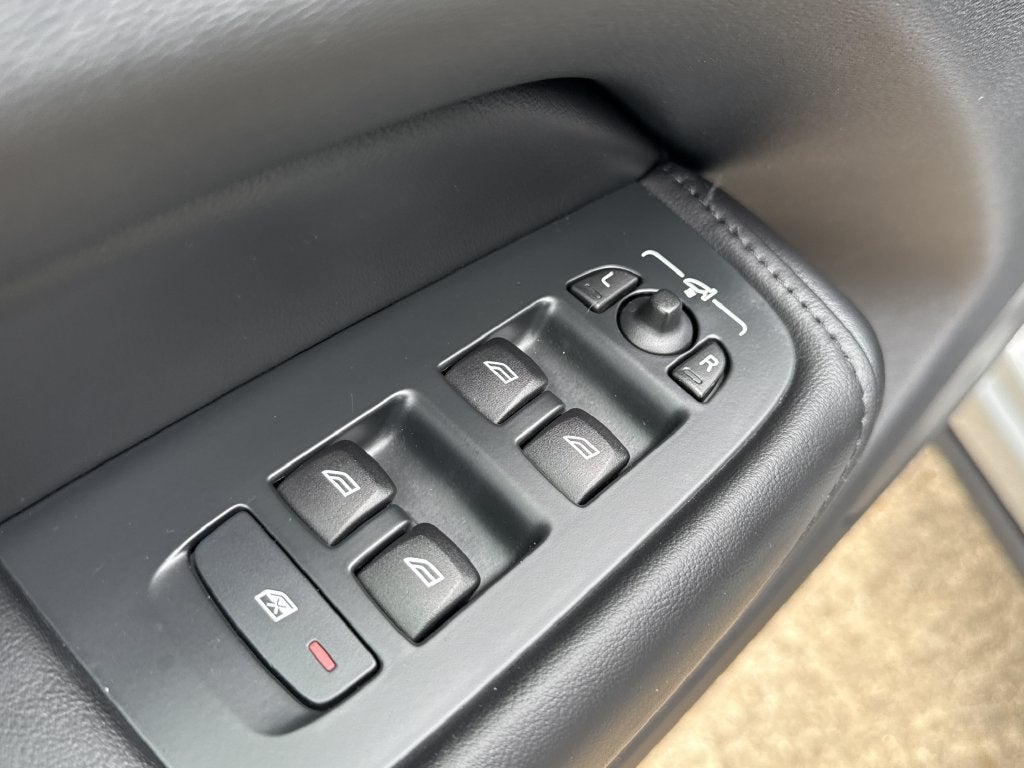 2024 Volvo XC60 B5 Core