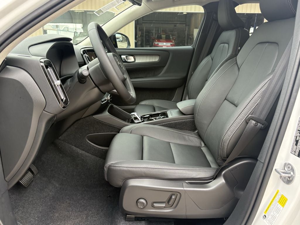 2026 Volvo XC40 B5 Plus