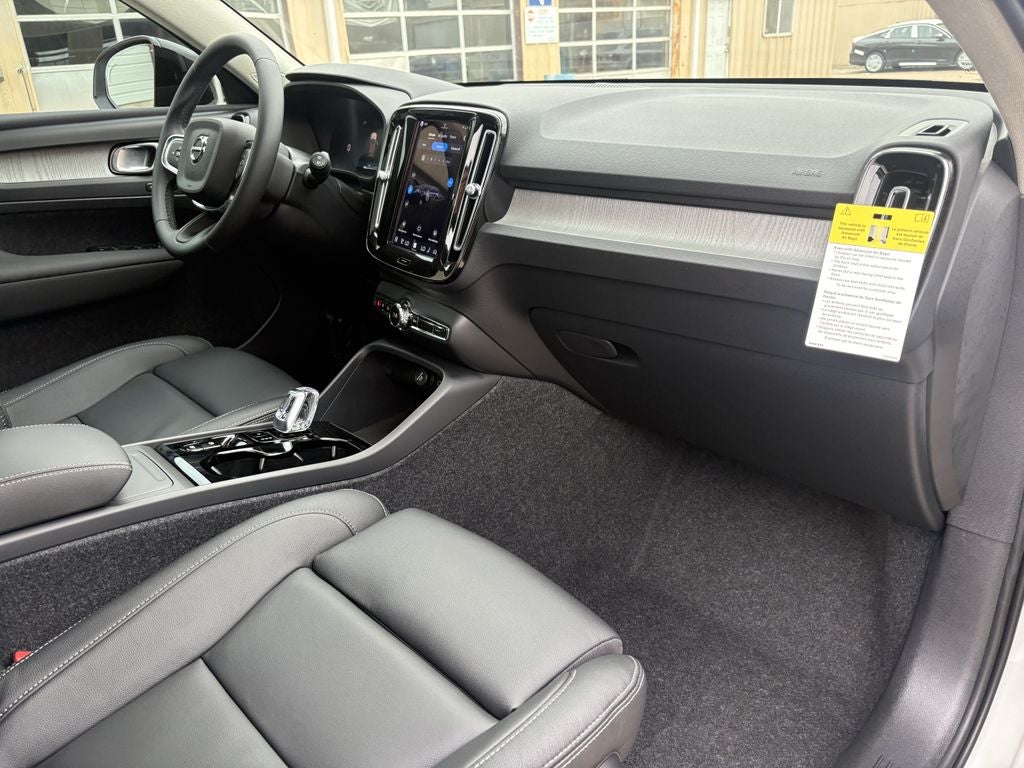 2026 Volvo XC40 B5 Plus
