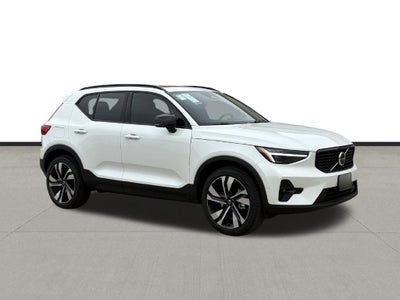 2026 Volvo XC40 B5 Plus