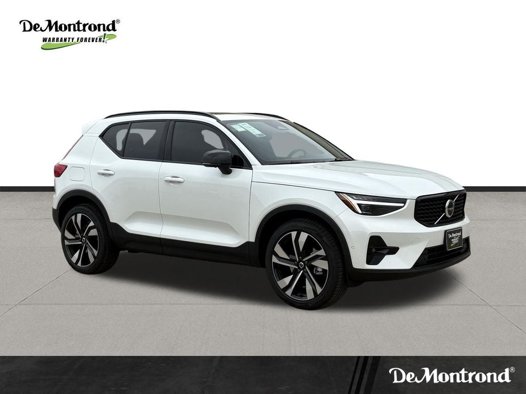 2026 Volvo XC40 B5 Plus