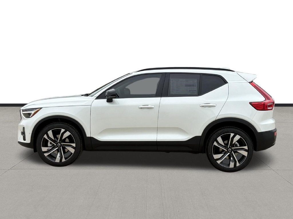 2026 Volvo XC40 B5 Plus