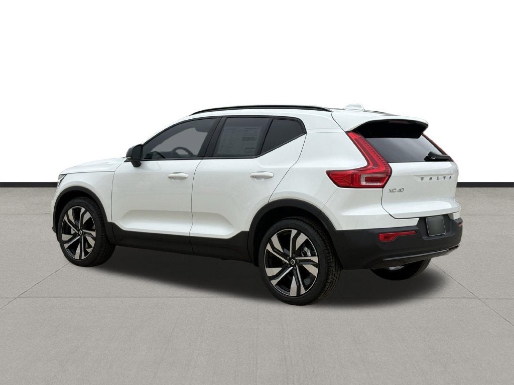 2026 Volvo XC40 B5 Plus