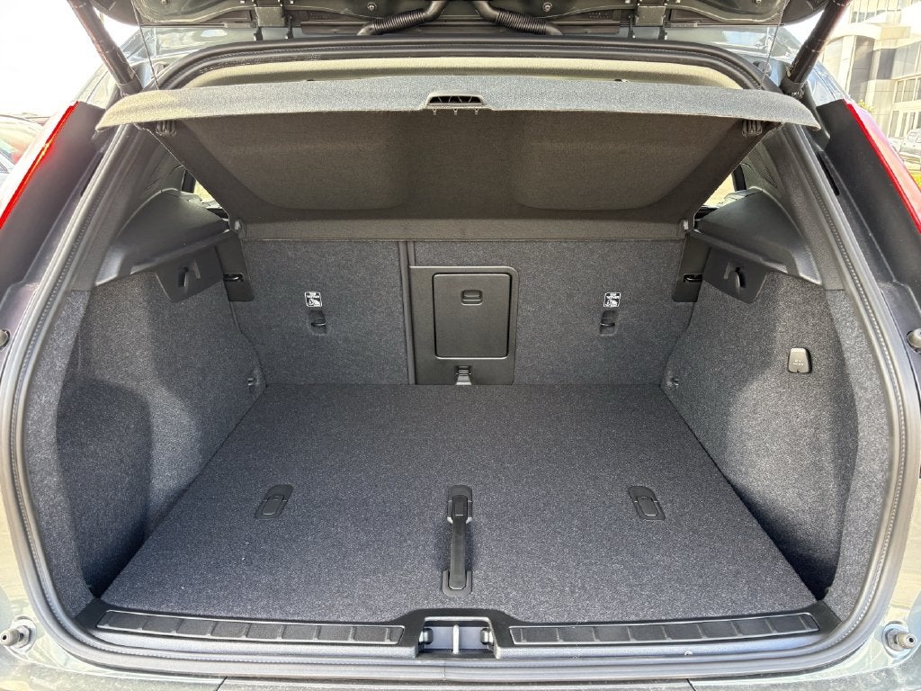 2026 Volvo XC40 B5 Plus