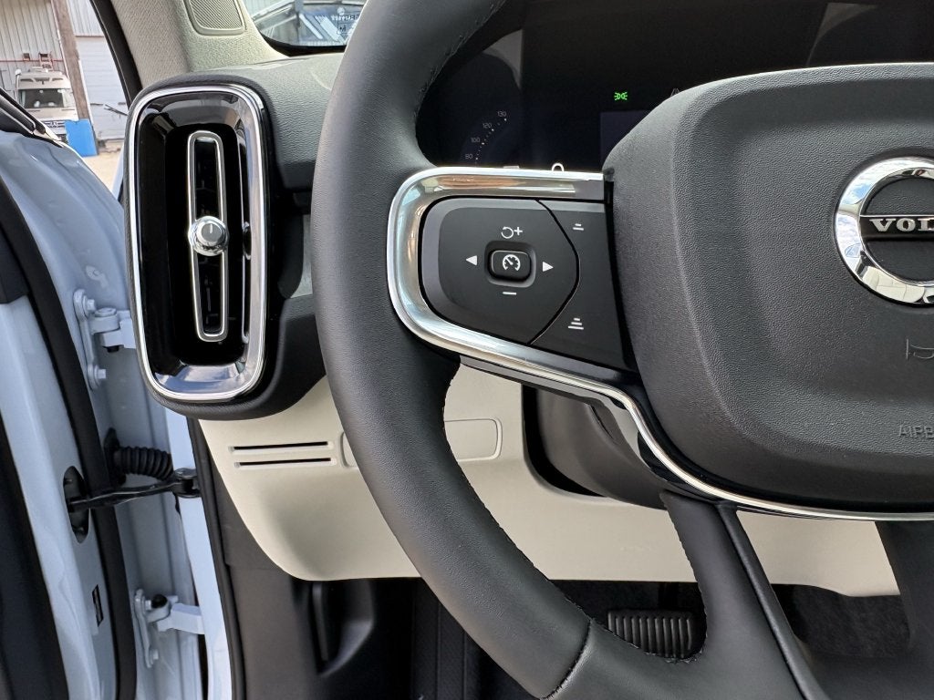2026 Volvo XC40 B5 Plus