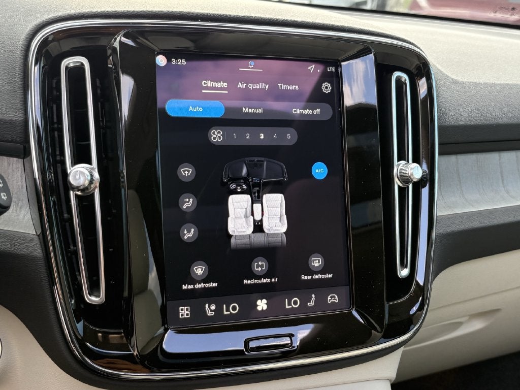 2026 Volvo XC40 B5 Plus