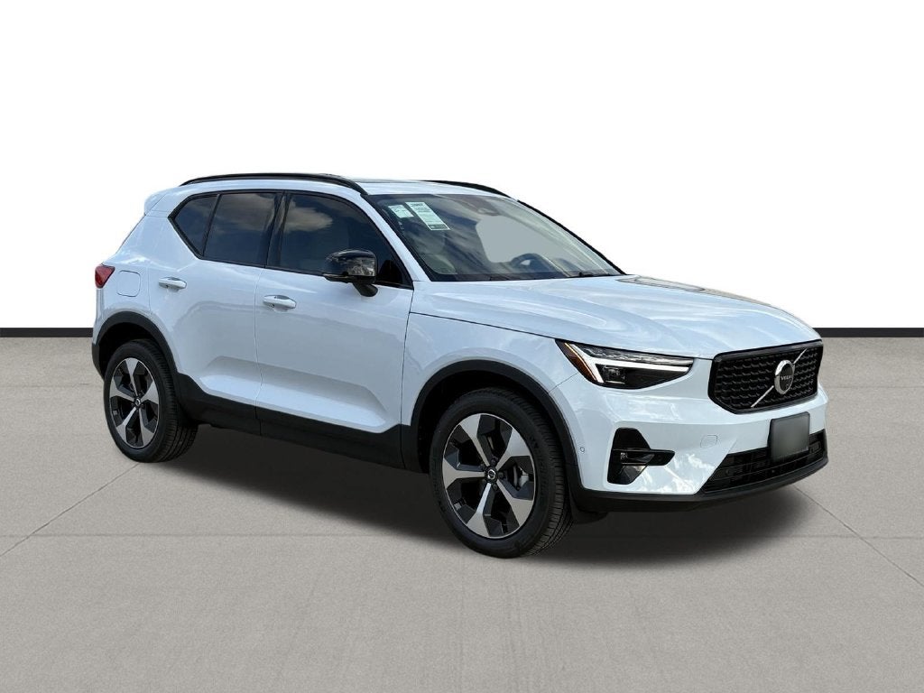 2026 Volvo XC40 B5 Plus