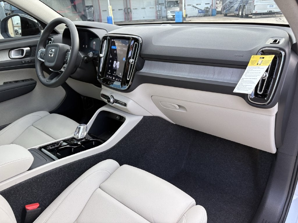 2026 Volvo XC40 B5 Plus