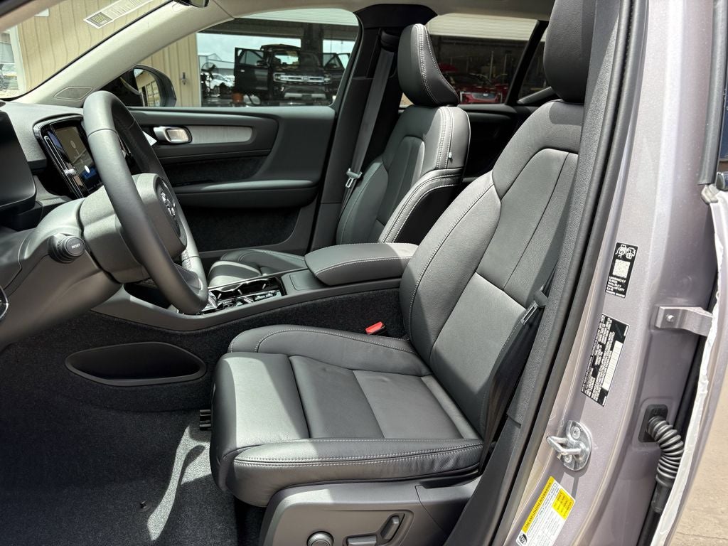 2026 Volvo XC40 B5 Plus