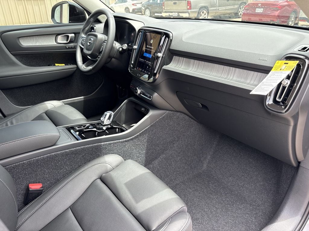 2026 Volvo XC40 B5 Plus