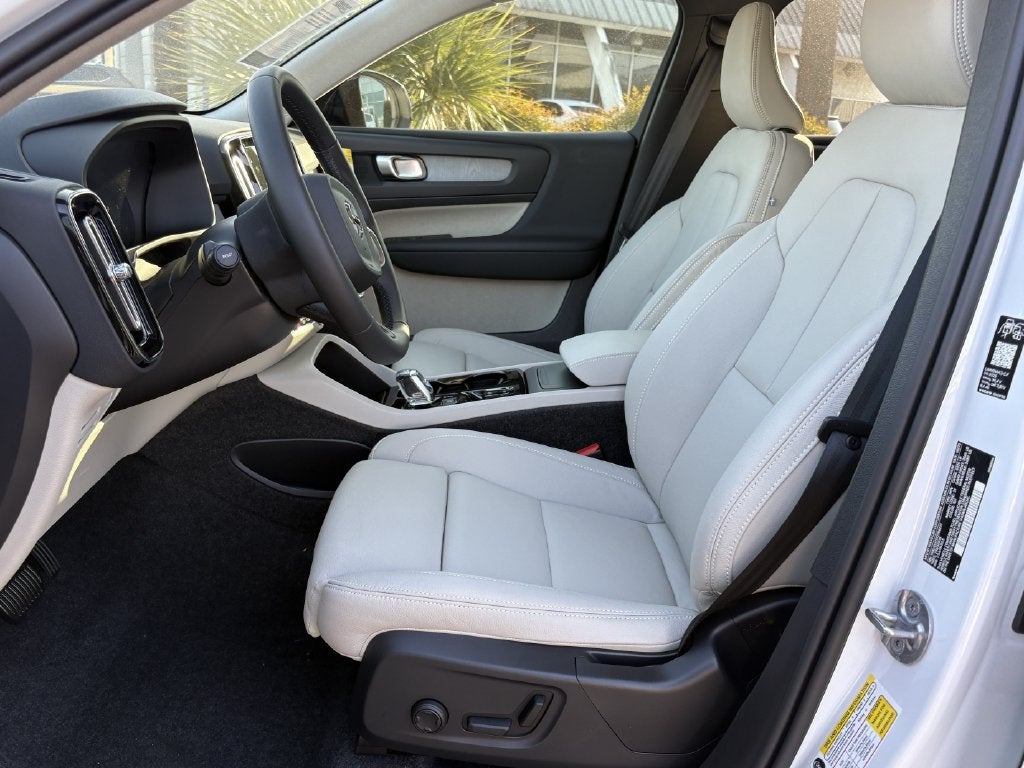2026 Volvo XC40 B5 Plus