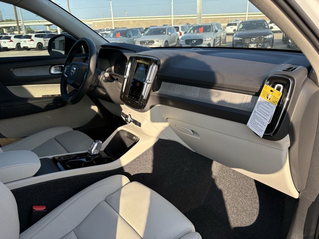 2026 Volvo XC40 B5 Plus