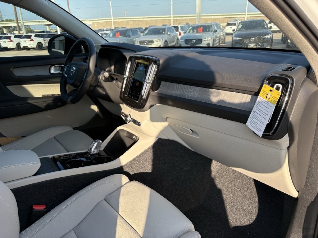 2026 Volvo XC40 B5 Plus