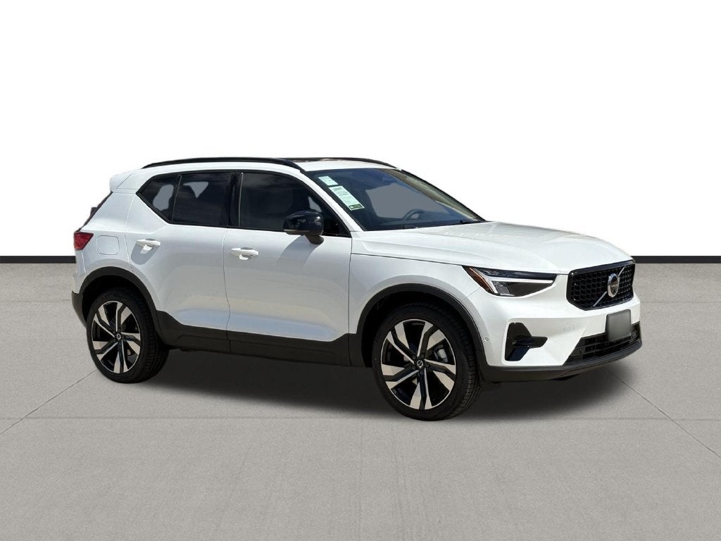 2026 Volvo XC40 B5 Plus