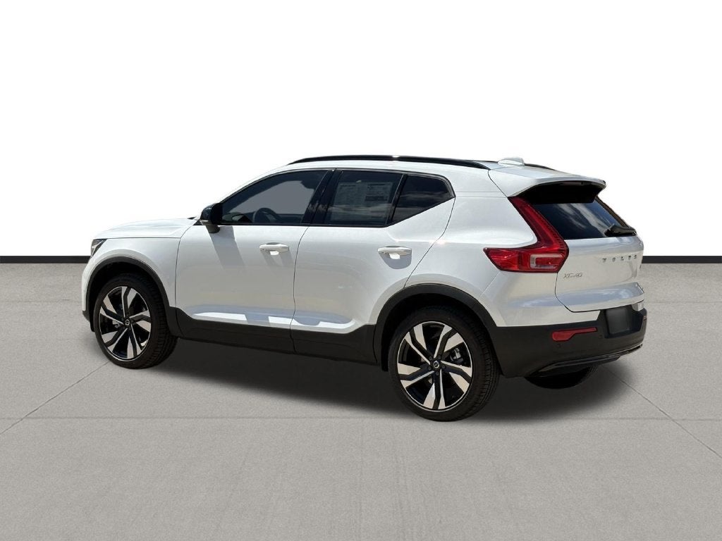 2026 Volvo XC40 B5 Plus