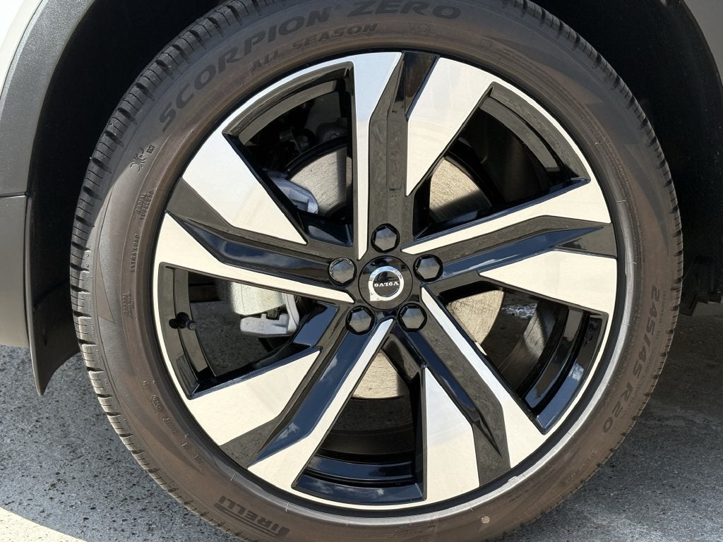 2026 Volvo XC40 B5 Plus