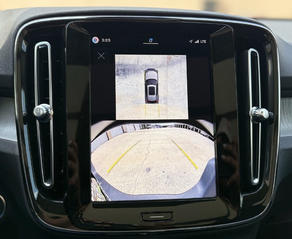 2026 Volvo XC40 B5 Plus