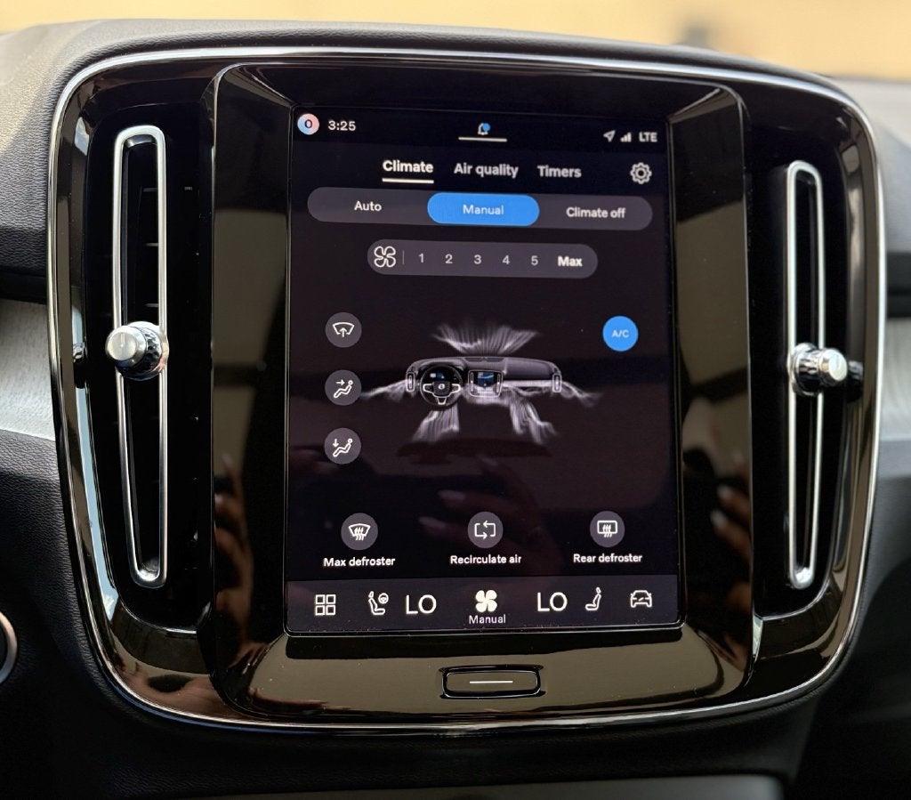 2026 Volvo XC40 B5 Plus