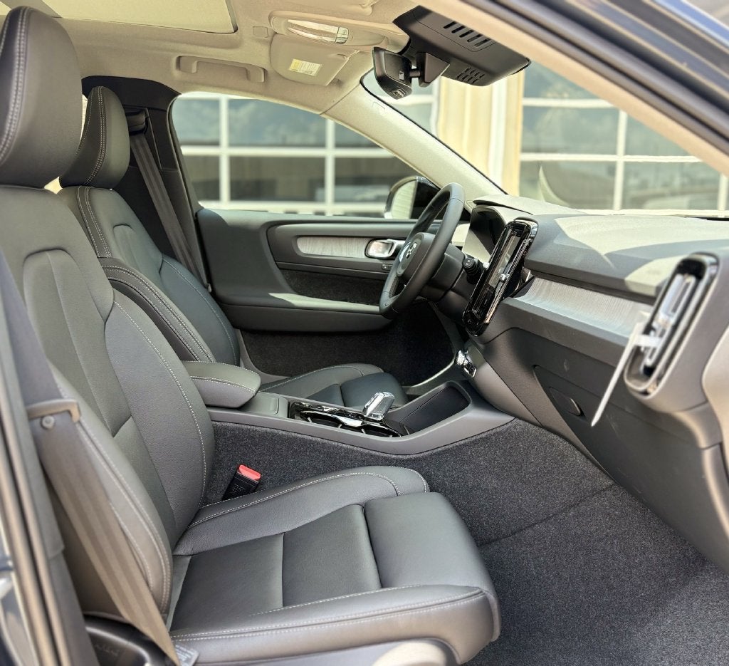 2026 Volvo XC40 B5 Plus