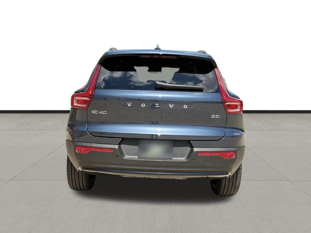 2026 Volvo XC40 B5 Plus