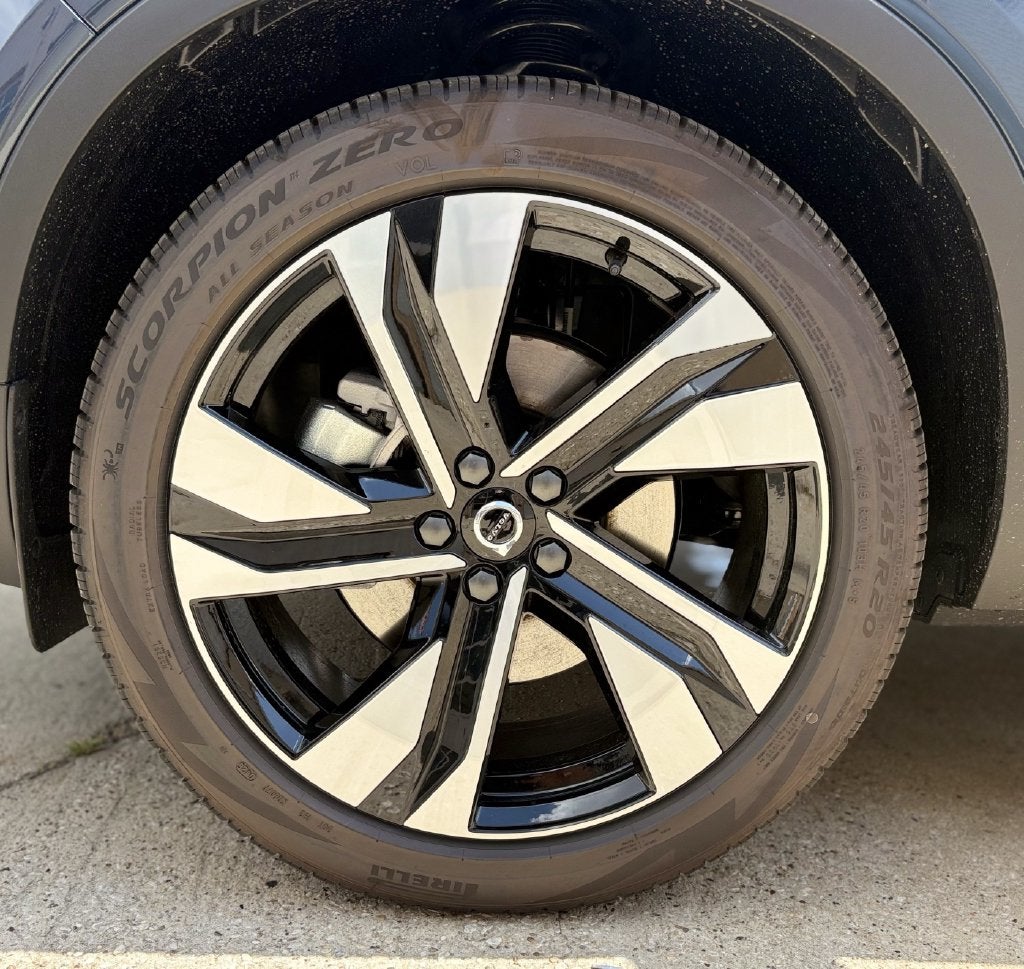 2026 Volvo XC40 B5 Plus