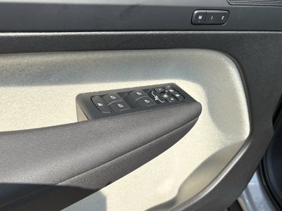 2026 Volvo XC40 B5 AWD PLus