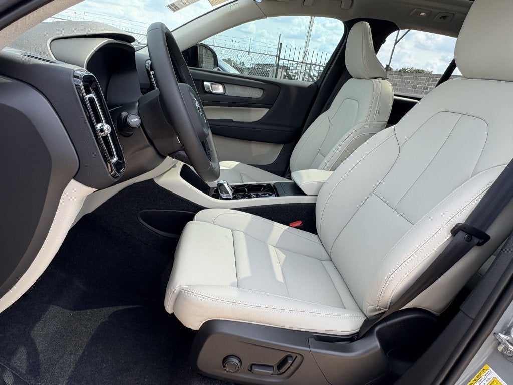 2026 Volvo XC40 B5 AWD PLus