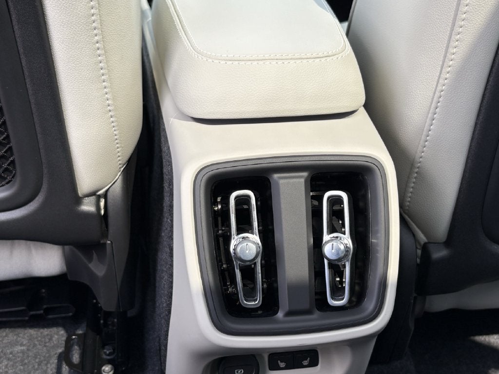2026 Volvo XC40 B5 AWD PLus