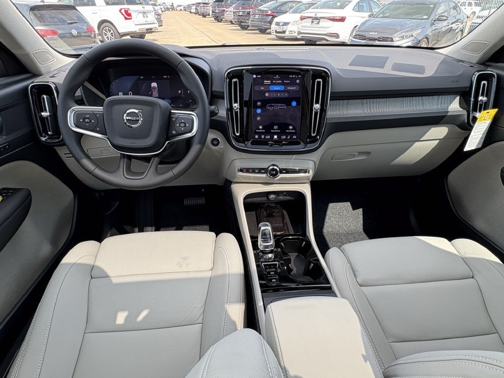 2026 Volvo XC40 B5 AWD PLus