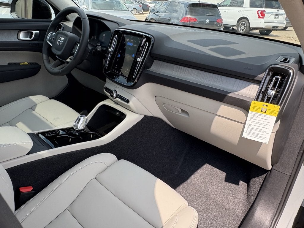 2026 Volvo XC40 B5 AWD PLus