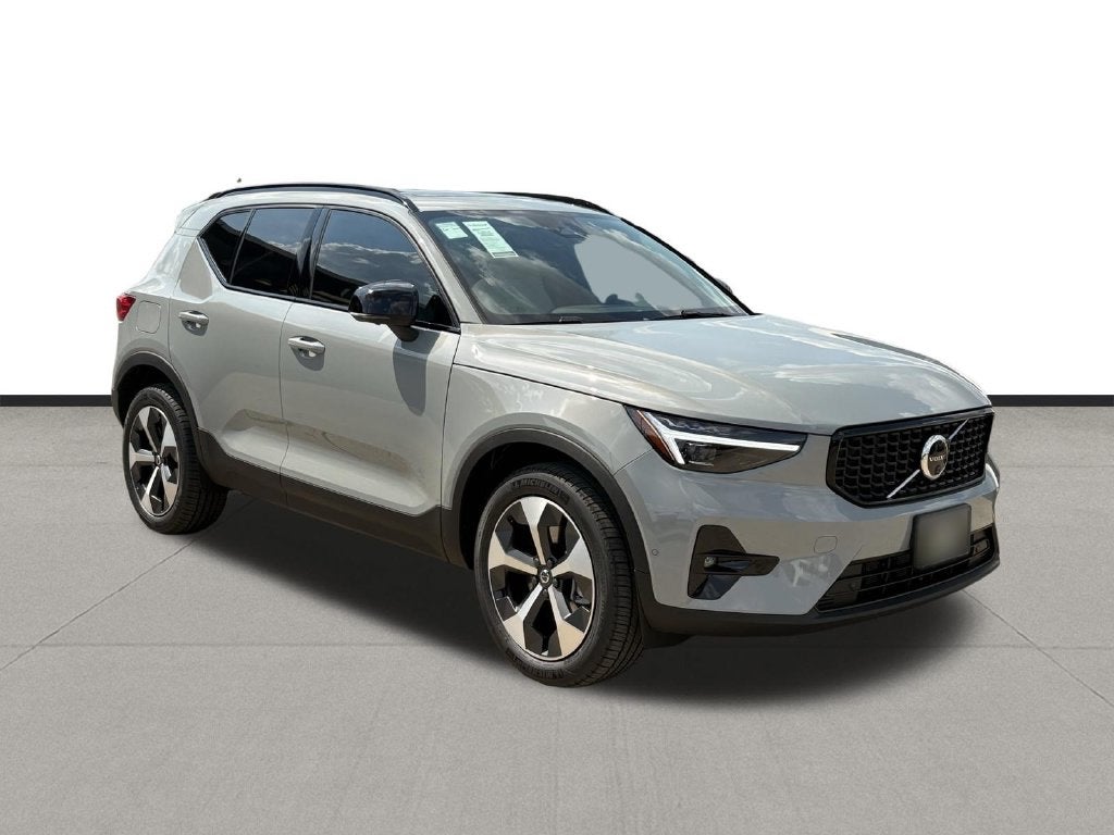 2026 Volvo XC40 B5 AWD PLus