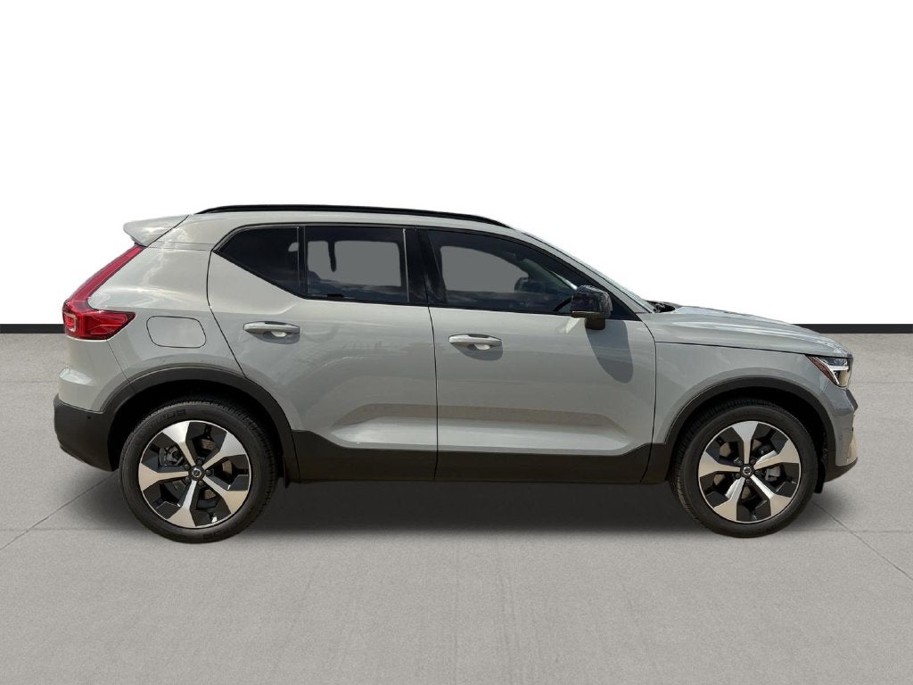 2026 Volvo XC40 B5 AWD PLus