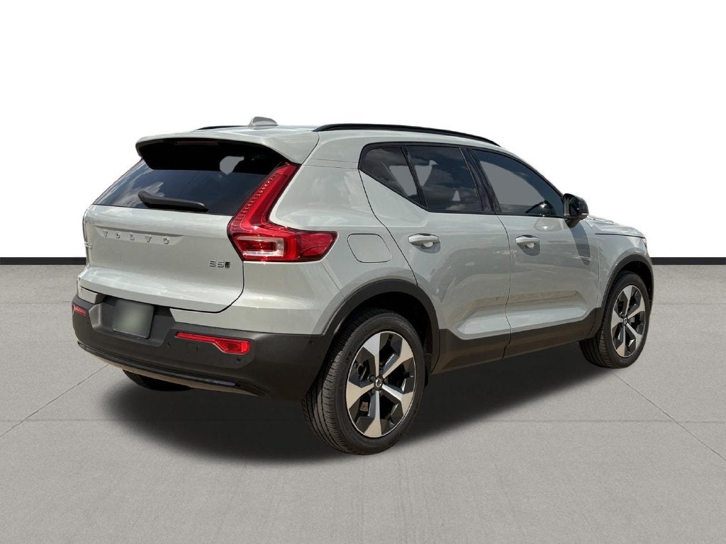 2026 Volvo XC40 B5 AWD PLus