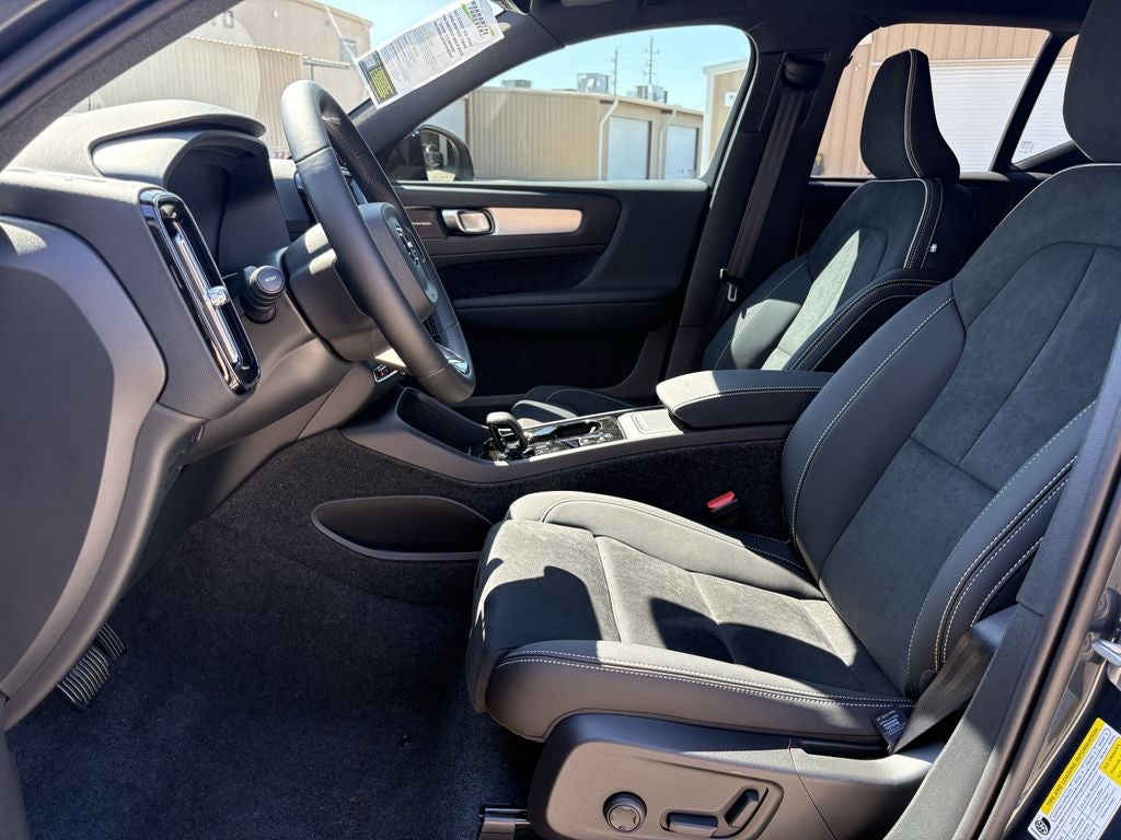 2026 Volvo XC40 B5 Ultra Black Edition