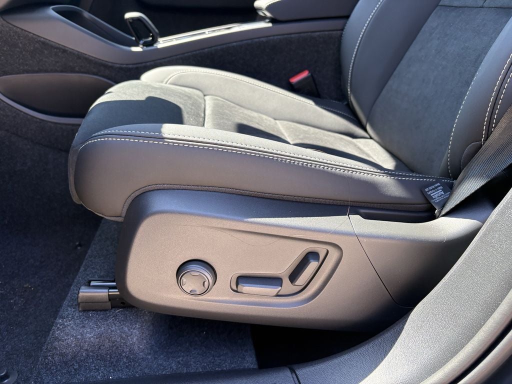 2026 Volvo XC40 B5 Ultra Black Edition