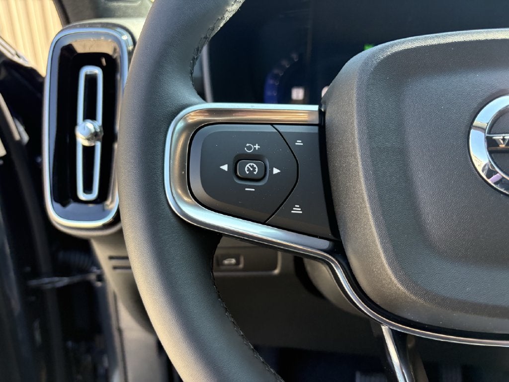 2026 Volvo XC40 B5 Ultra Black Edition