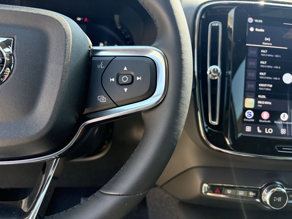 2026 Volvo XC40 B5 Ultra Black Edition