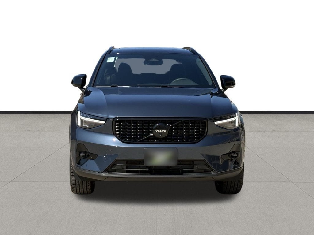 2026 Volvo XC40 B5 Ultra Black Edition