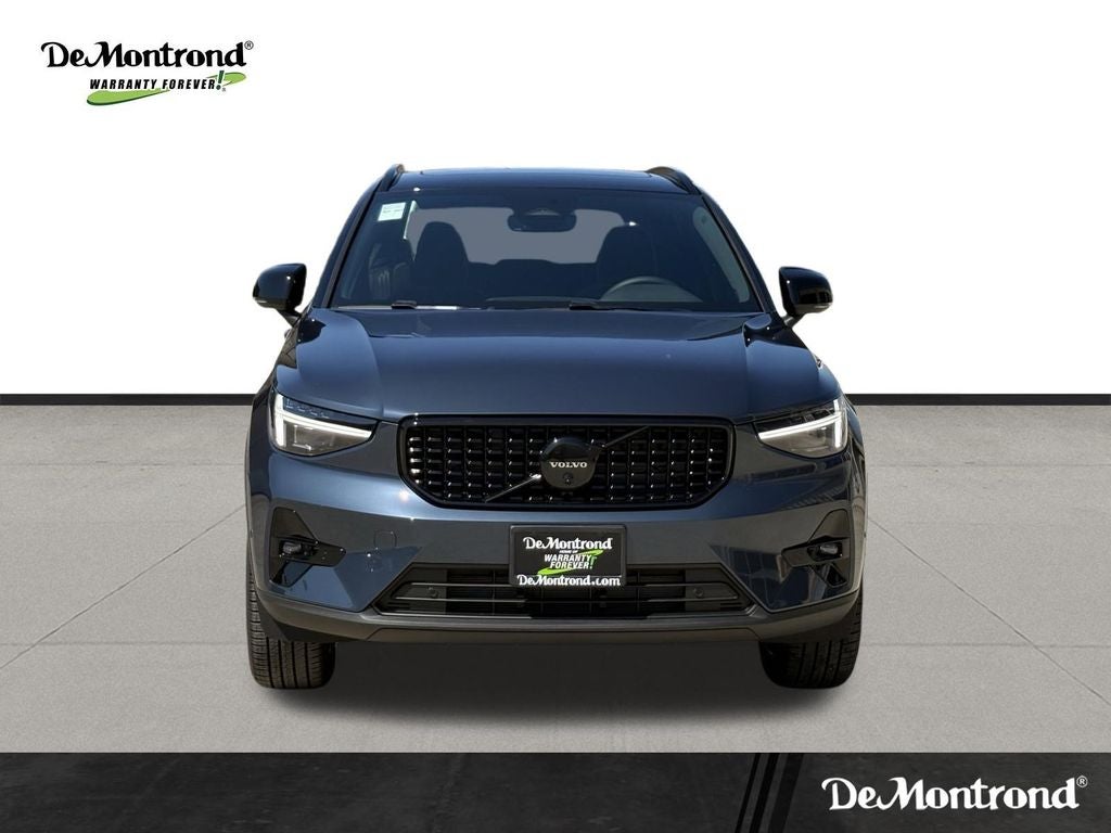 2026 Volvo XC40 B5 Ultra Black Edition