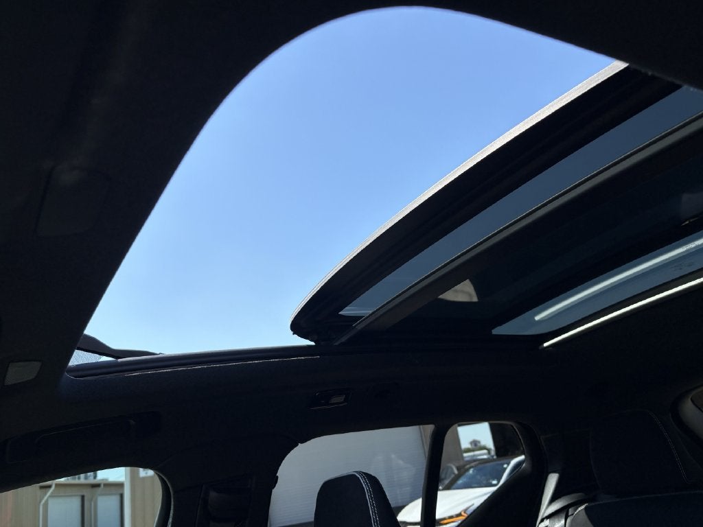 2026 Volvo XC40 B5 Ultra Black Edition