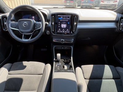 2026 Volvo XC40 B5 Ultra Black Edition